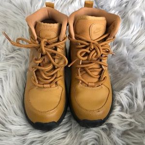 Nike Manoa Boys Shoes
